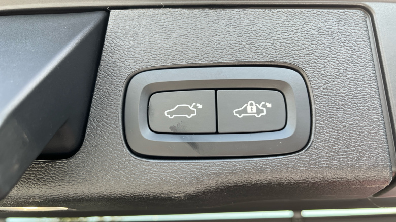 Volvo XC60 2.0 B5P Plus Black Edition 5dr AWD Geartronic Petrol Estate